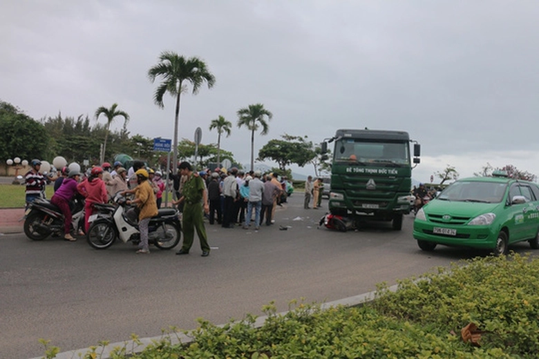 mot-phu-nu-bi-xe-tron-be-tong-keo-le-hon-10-m