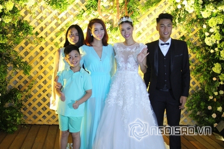 tiec-cuoi-mac-hong-quan-2-ngoisao.vn.stamp2