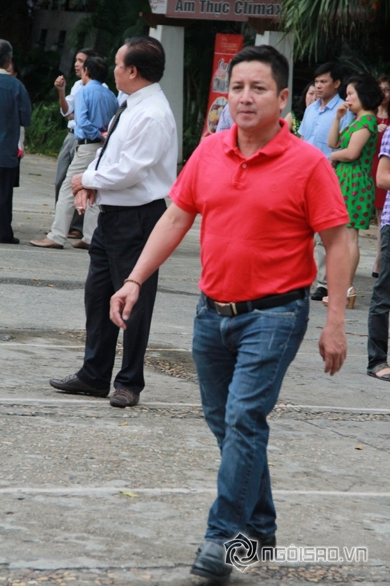 khanh-thi-den-du-dam-cuoi-chi-anh-5-ngoisao.vn.sta