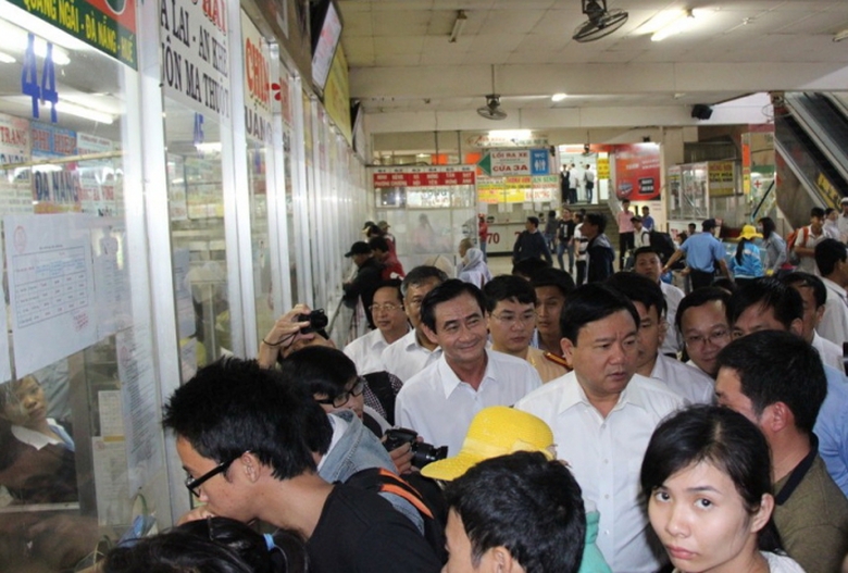 BO truong kiềm tra quầy v&eacute; Phương Trang tại BXMĐ