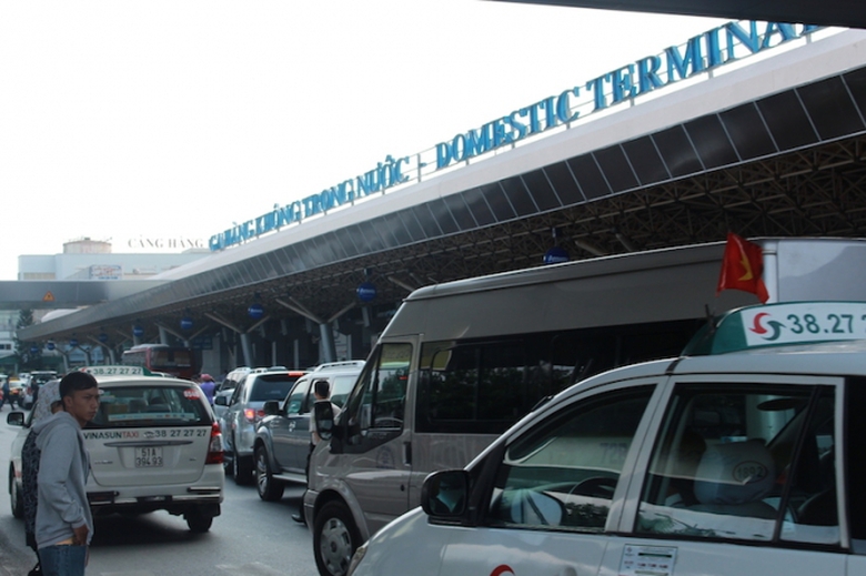 tan son nhat qua tai taxi