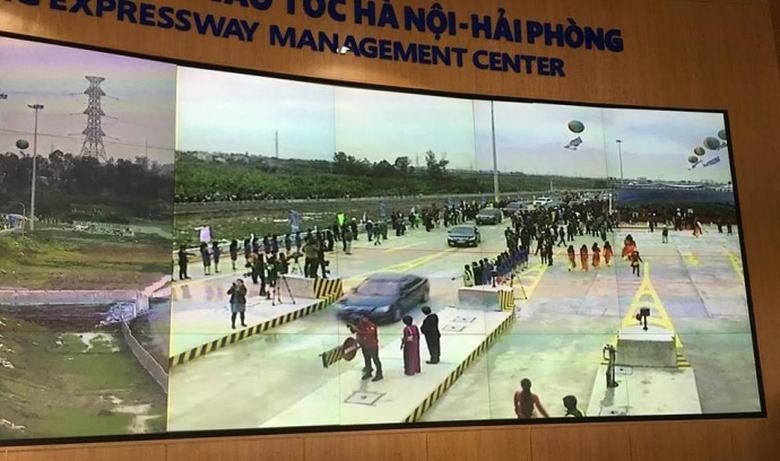 Man hinh theo doi hoat dong tren toan tuyen cao to