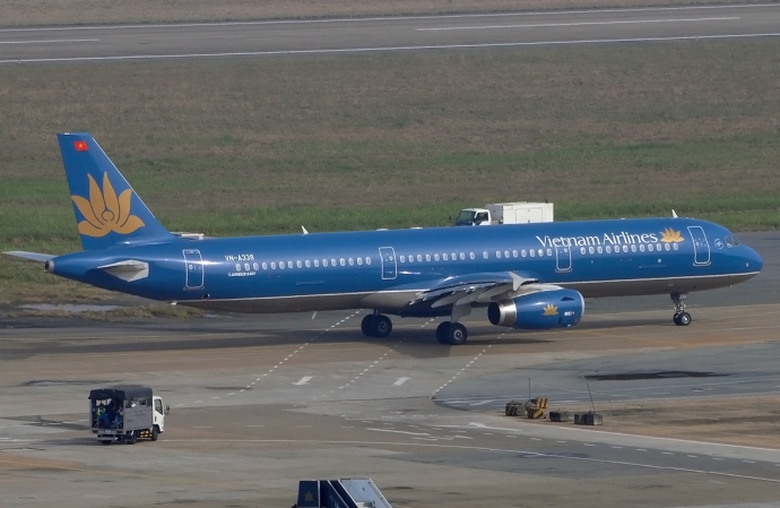 T&agrave;u bay VNA gap su co he thong thuy luc phanh sang