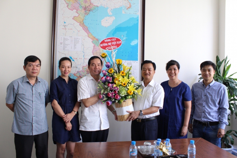 Tong cuc Duong bo chuc mung bao giao thong 