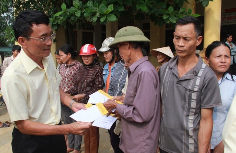 cienco4-tang-qua-cho-ba-con-bi-thiet-hai-nang-ne-n