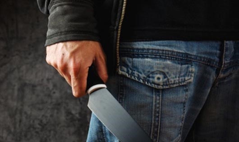 b&iacute; thư bị đ&acirc;m l&eacute;n