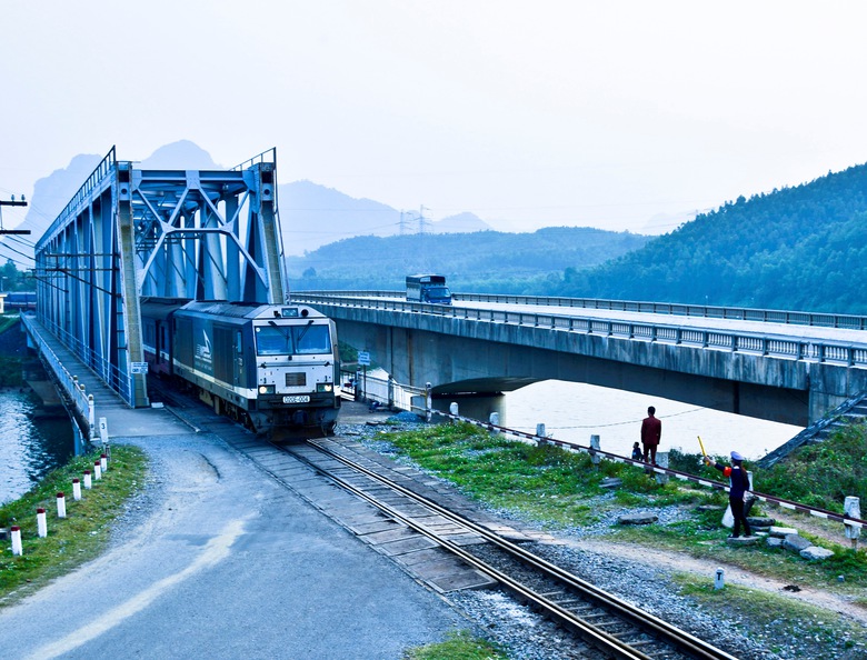 14.1. QUA CẦU LONG ĐẠI QB