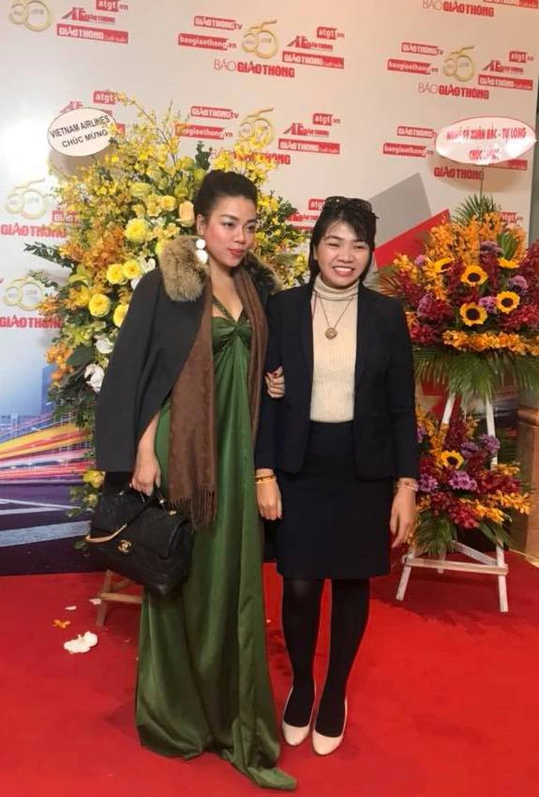 Ca si H&agrave; Linh