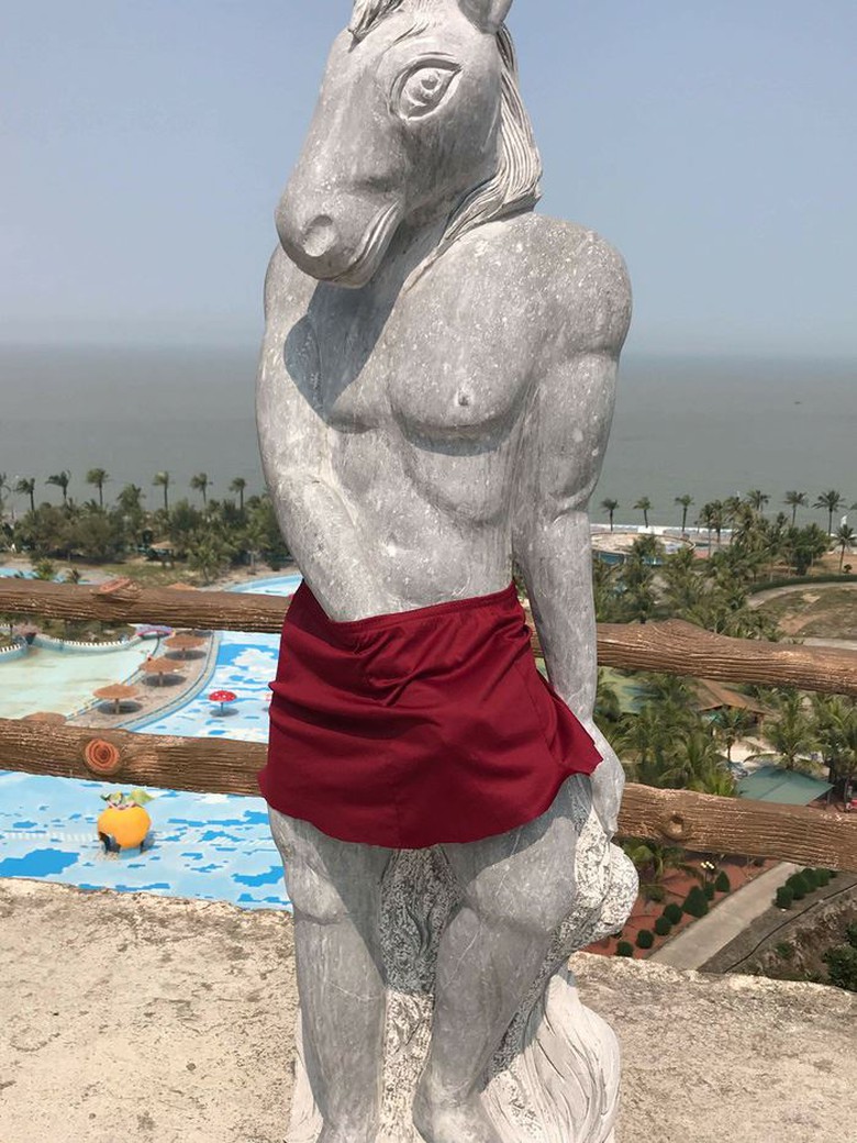 tuong đầu th&uacute; m&igrave;nh người khỏa th&acirc;n 