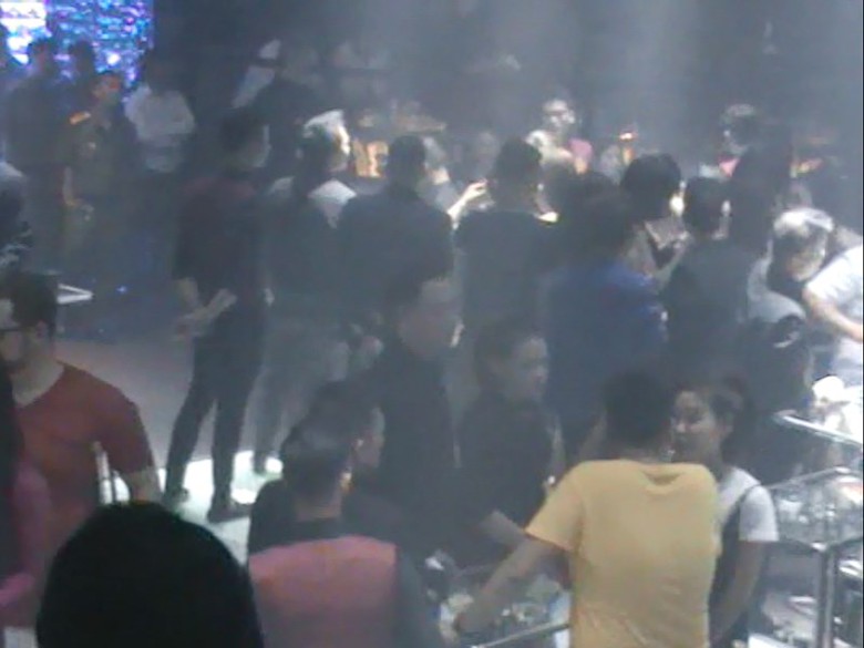 tram-dan-choi-phe-ma-tuy-trong-bar-las-vegas_lplx