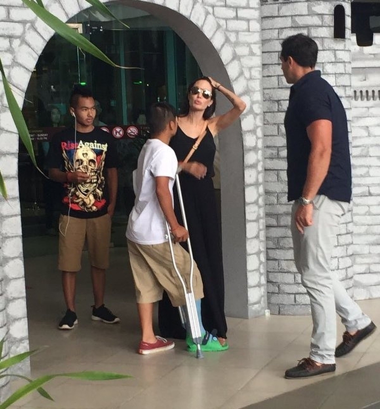 cxob0zuqaazzbq-1451399787906