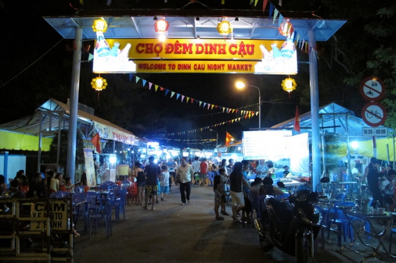 cho-dem-dinh-cau