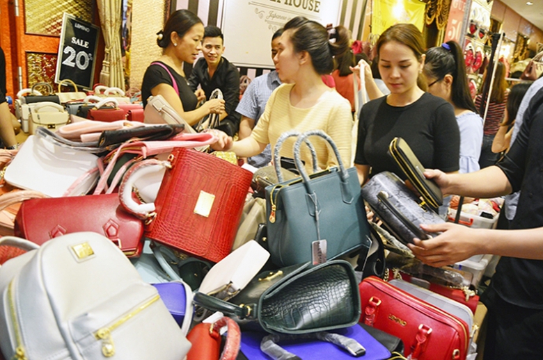 3.Do c&aacute;c mặt h&agrave;ng chủ yếu d&agrave;nh cho nữ gi