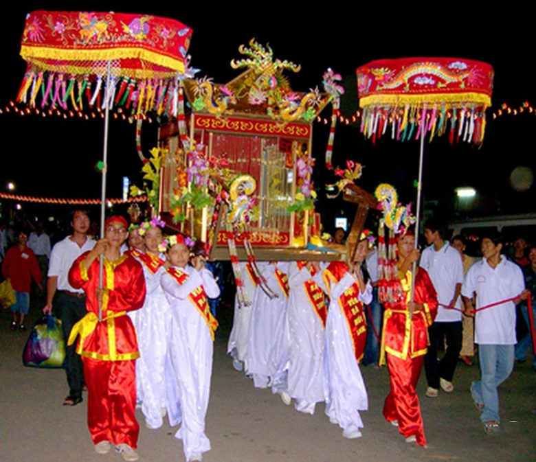 bookin.vn-le-hoi-ba-chua-xu (2)