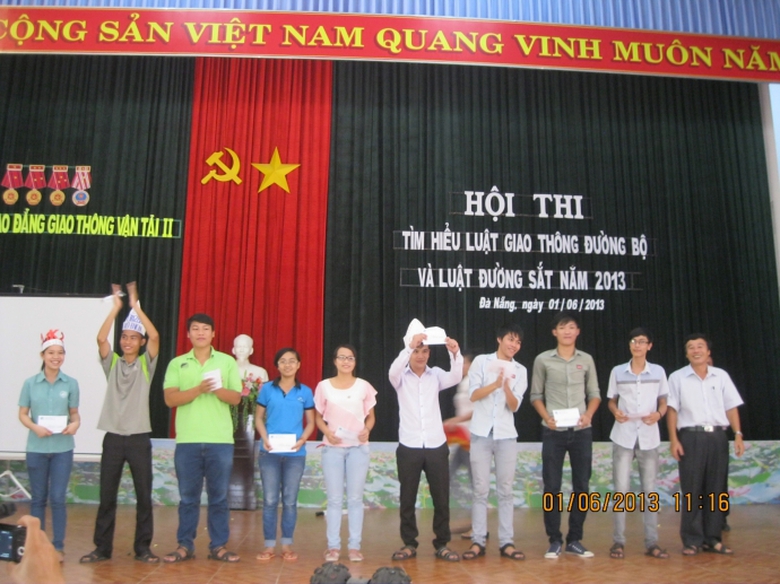 Truong-Cao-dang-GTVT-II-dua-ATGT-vao-trong-giang-d