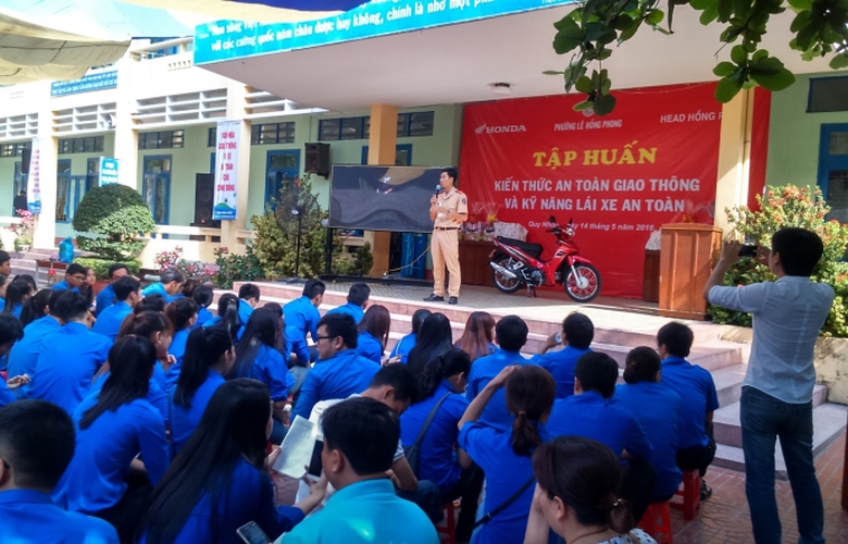 150-doan-vien-thi-tim-hieu-kien-thuc-ATGT-v&agrave;-lai-x