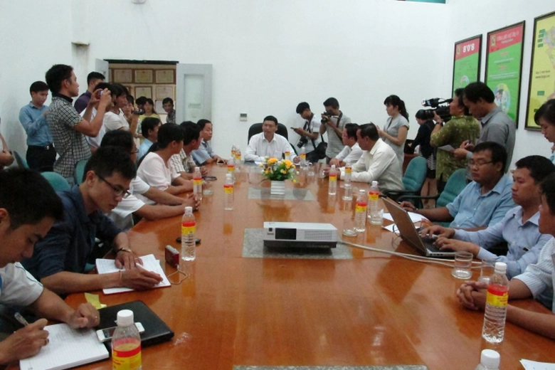 Nhan-vien-BigC-cang-bang-ron-cau-cuu-chu-tich-Da-N