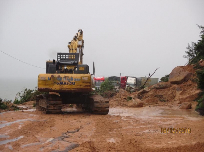 Mo-cua-ham-Co-Ma-thong-xe-sat-lo-3