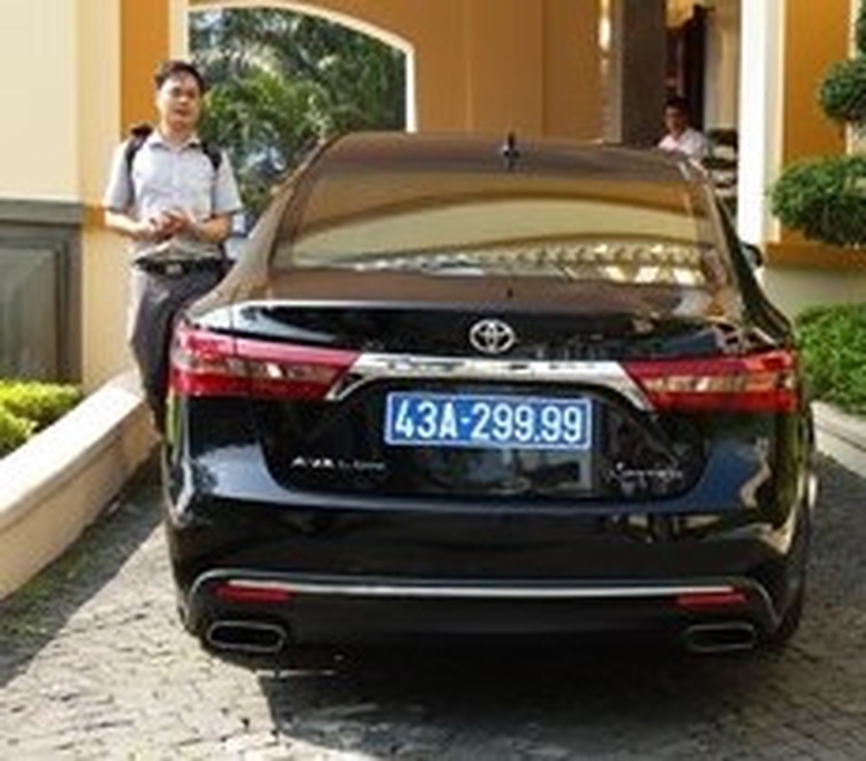 Thanh-uy-Da-Nang-tra-lai-xe-do-doanh-nghiep-tang