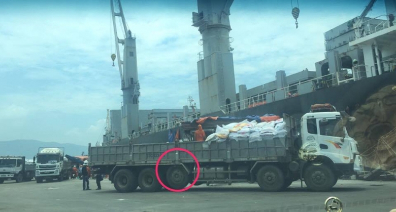 xe-qua-tai-tra-hinh-nhan-nhan-cang-Quy-Nhon-14