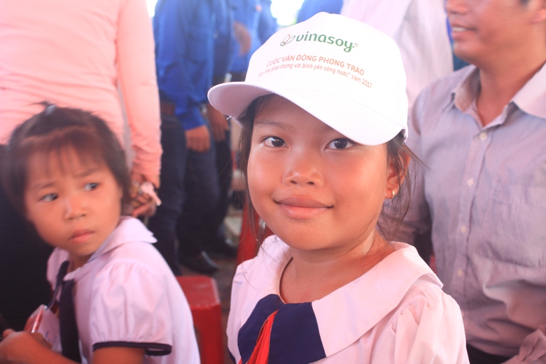 Van-hoa-giao-th&ocirc;n-voi-binh-yen-song-nuoc-1