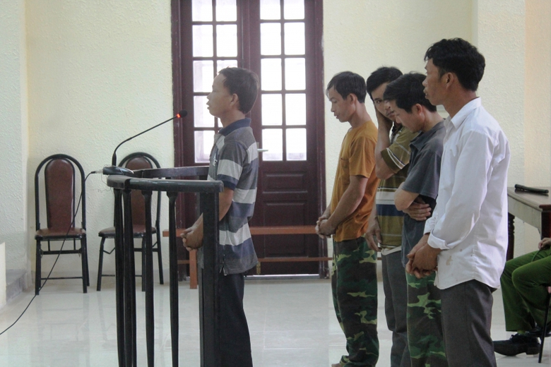 Cho-bom-di-ban-5-doi-tuong-hau-toa