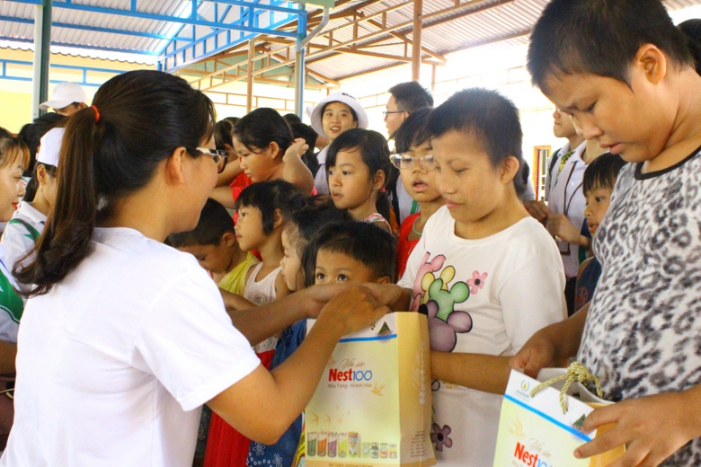 Trung-thu-am-ap-cho-tre-em-ngheo-1