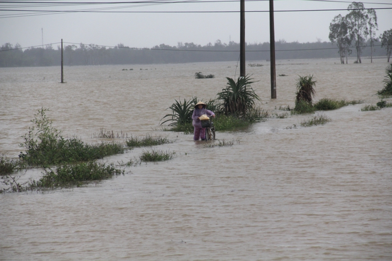 Mua-lon-keo-dai-Quang-Nam-xuat-hien-lu-1