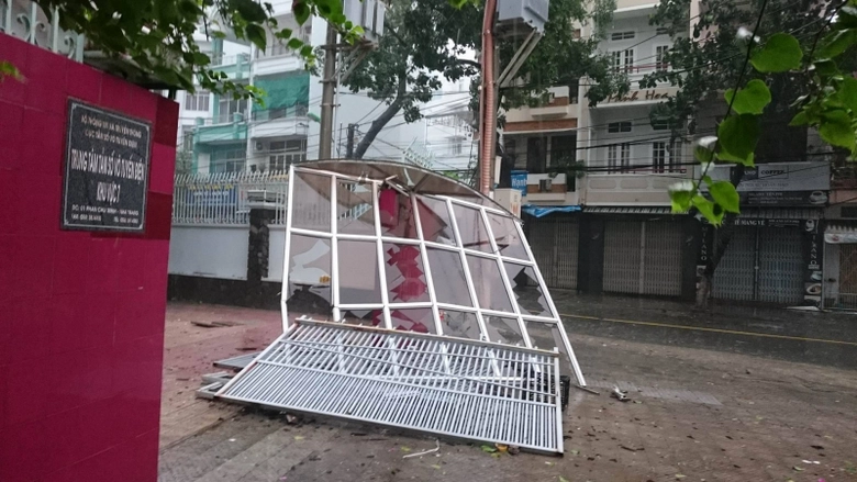 Khanh-Hoa-tan-hoang-sau-bao-so-12-7