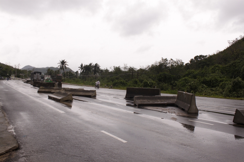 QL1-Khanh-Hoa-thiet-hia-nang-do-mua-bao-6