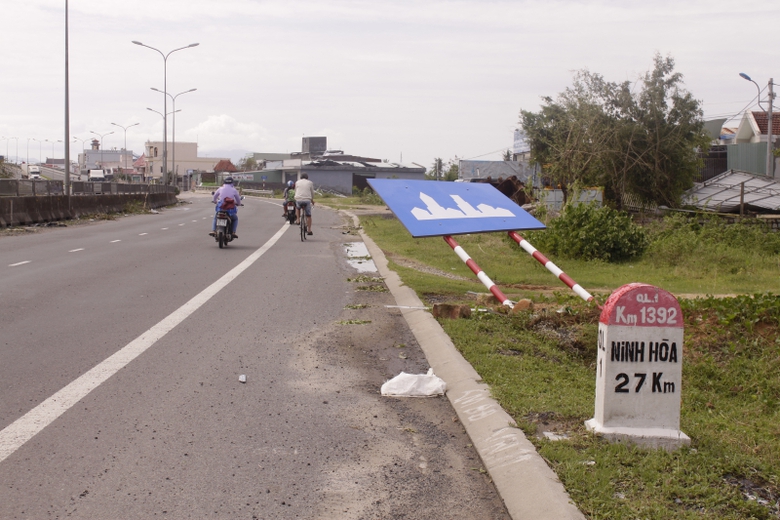 QL1-Khanh-Hoa-thiet-hia-nang-do-mua-bao-2