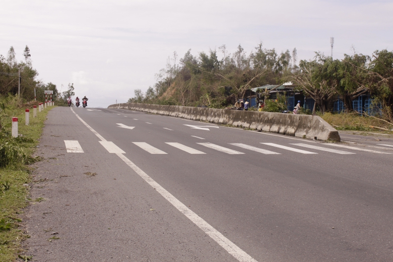 QL1-Khanh-Hoa-thiet-hia-nang-do-mua-bao-4