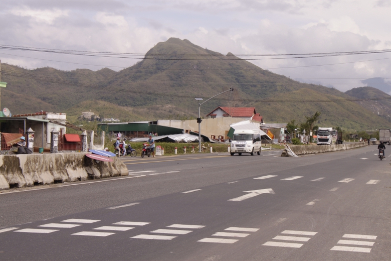 QL1-Khanh-Hoa-thiet-hia-nang-do-mua-bao-5