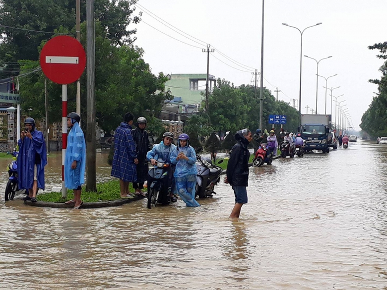 Bien-lu-nhan-chim-QL1-Da-Nang-giao-thong-te-liet-6