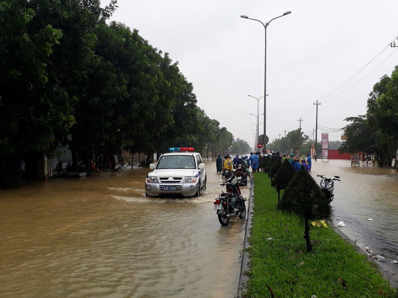 Bien-lu-nhan-chim-QL1-Da-Nang-giao-thong-te-liet-8