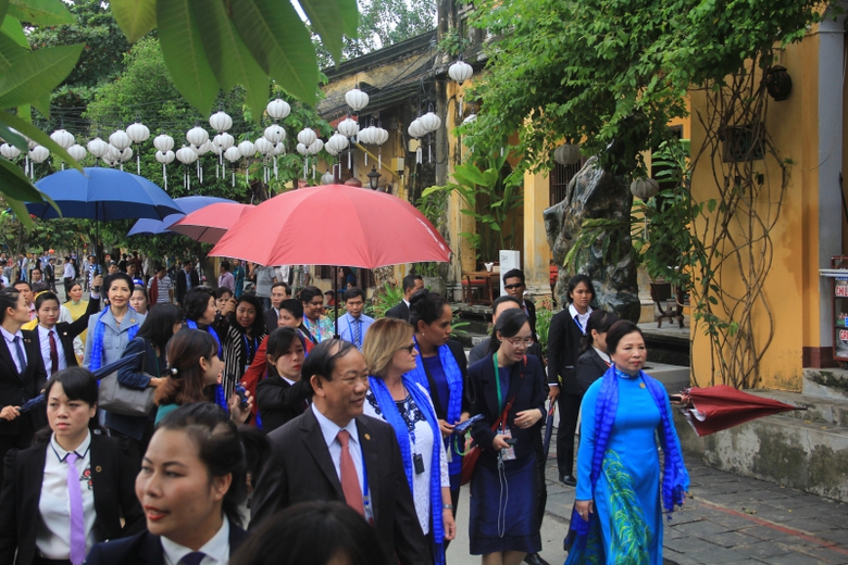 Phu-nhan-APEC-tham-Hoi-An-3