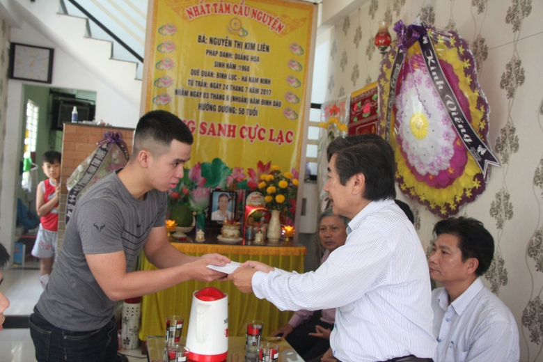 Nhoi-long-con-tre-bo-vo-khong-noi-nuong-tua-vi-TNG