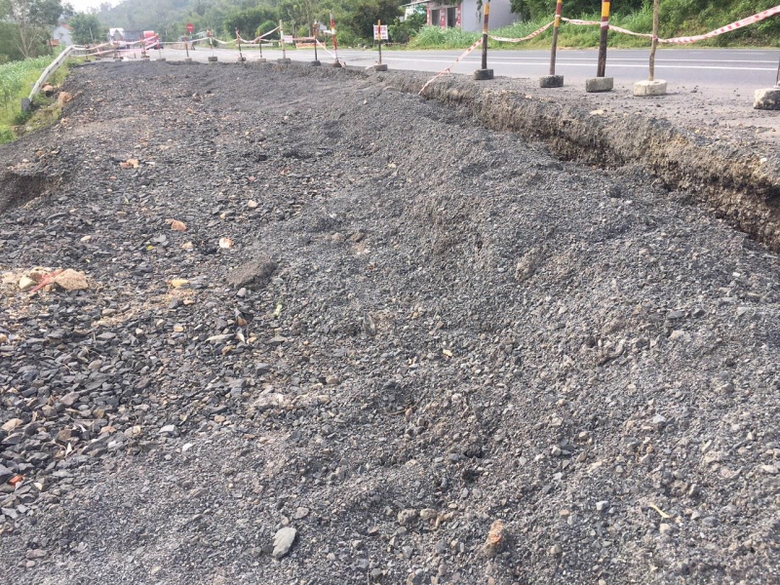 satlo-duong-ql1-do-mua-lu-2