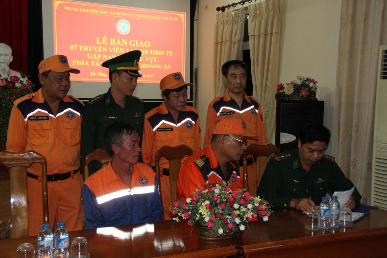 Cuu-thanh-cong-7-thuyen-vien-gap-nan-1