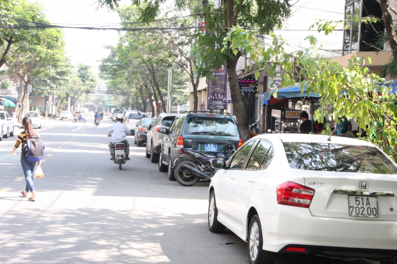 Cu-tr-Da-NANG-buc-xuc-o-to-do-truoc-mat-tien-1