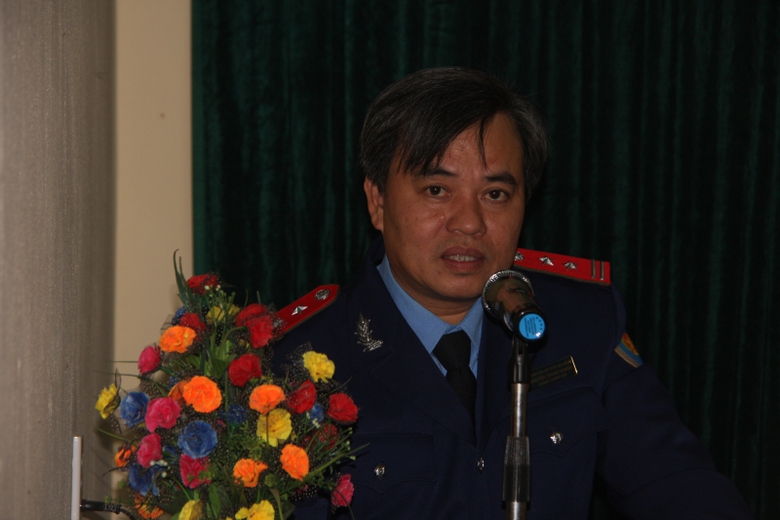 Dung-xe-cau-neu-xe-qua-tai-vo-hong-truoc-tram-can-