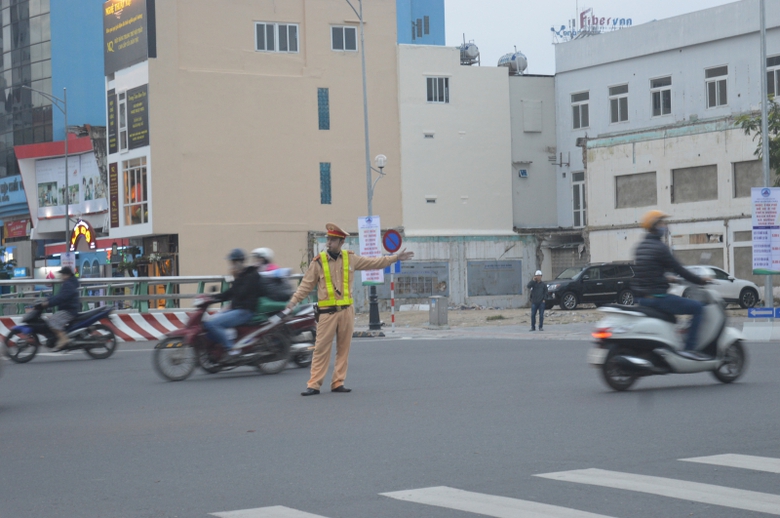 Ngay-dau-to-chuc-giao-thong-phia-Tay-cau-song-Han-