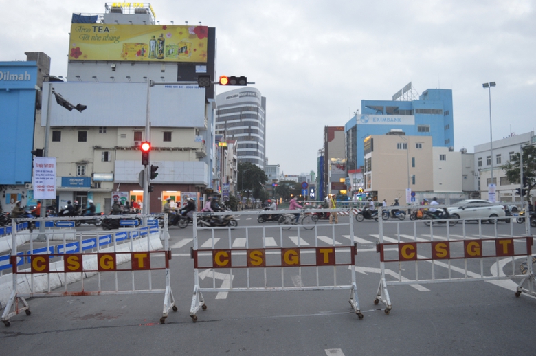 Ngay-dau-to-chuc-giao-thong-phia-Tay-cau-song-Han-