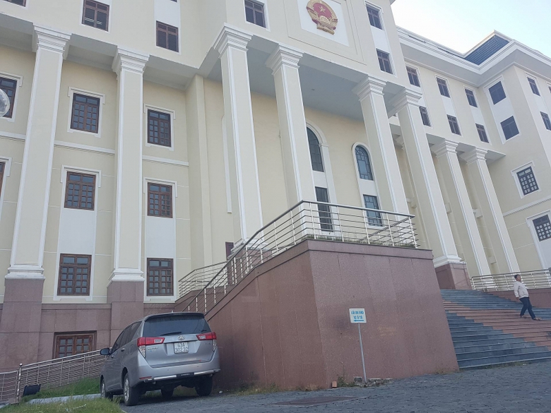 Nghi-van-xe-tra-hinh-duoc-ba-ke-pha-tuyen-co-dinh