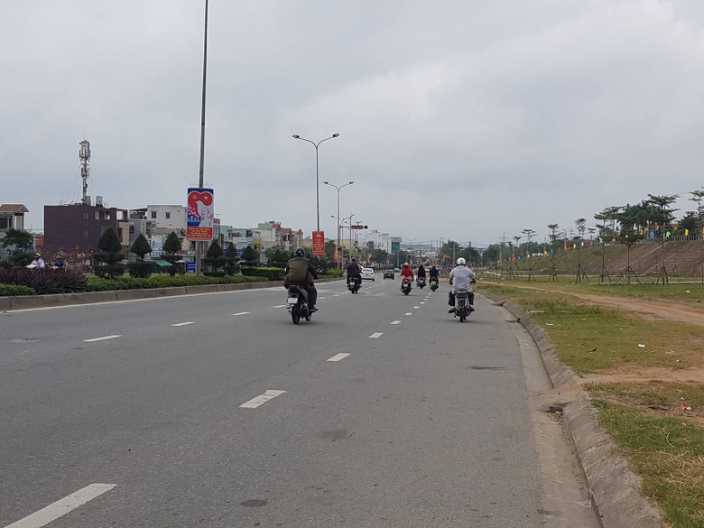 Cua-ngo-Da-Nang-thenh-thang-ngay-mung-4-Tet-1