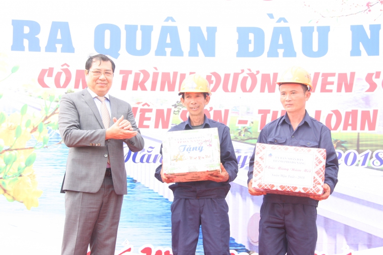 Suc-xuan-tren-dai-cong-trinh-Tuyen-Son-Tuy-Loan-1