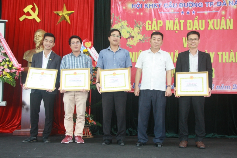 Hoi-KHKT-cau-duong-Da-Nang-20-nam-mot-chang-duong-