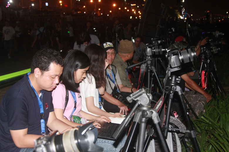 San-sang-khai-phao-Le-hoi-phao-hoa