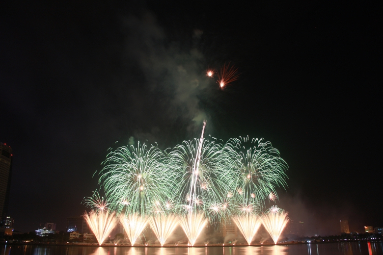 Con-tau-tinh-ban-cua-Phap-tren-song-Han-4