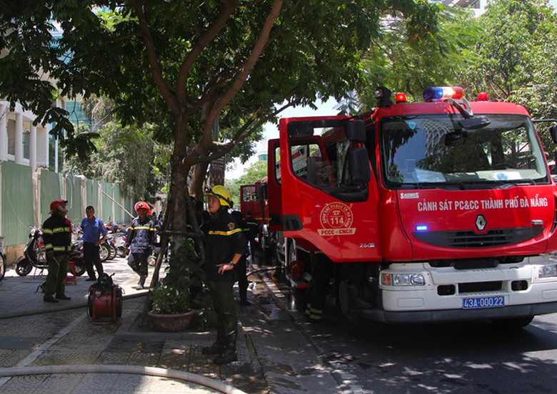 Chay-toa-nha-bao-hiem-nguoi-thao-chay